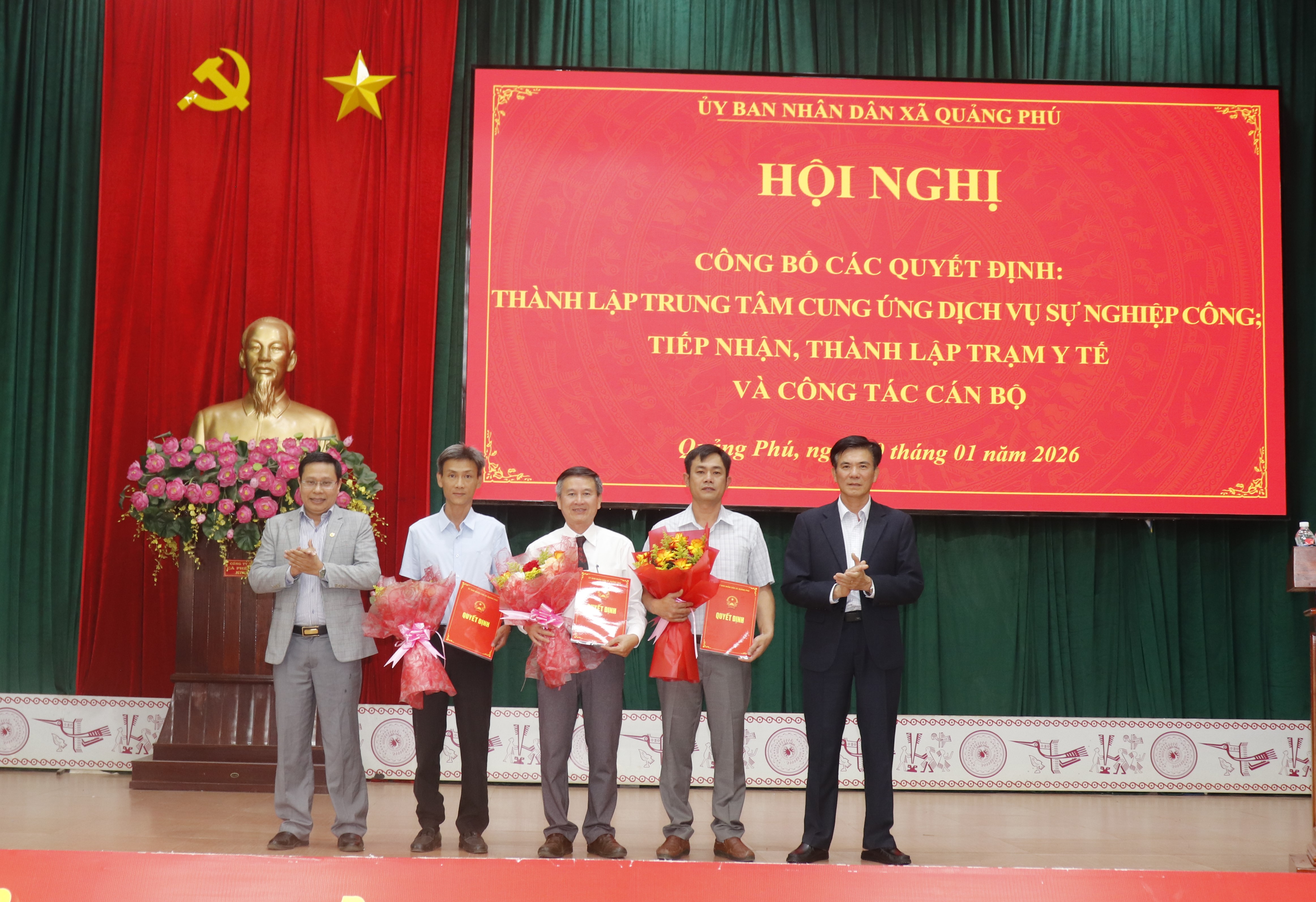 Thành lập Trung tâm Cung ứng dịch vụ sự nghiệp công, và thành lập Trạm y tế xã Quảng Phú