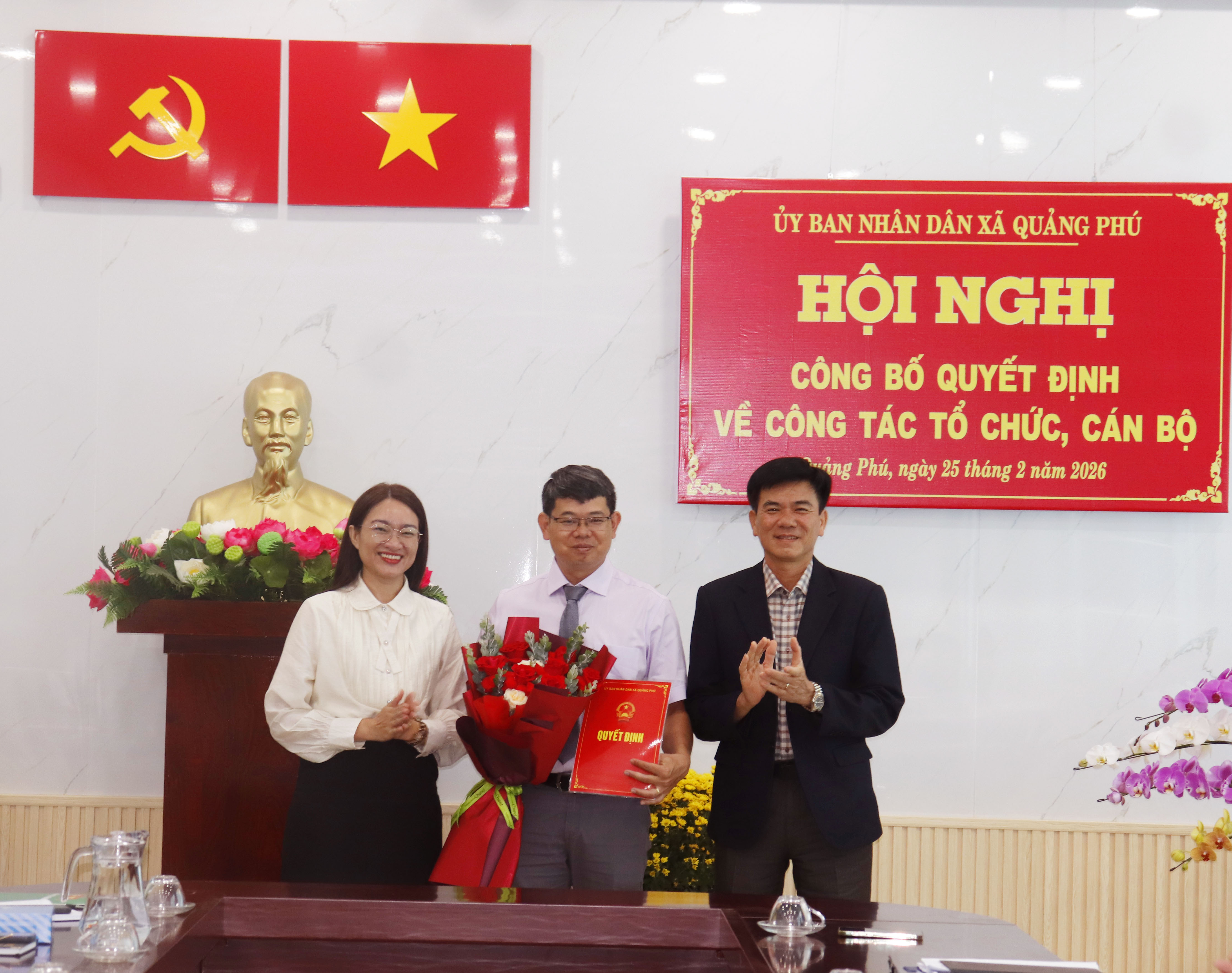 UBND xã Quảng Phú tổ chức công bố Quyết định về công tác cán bộ