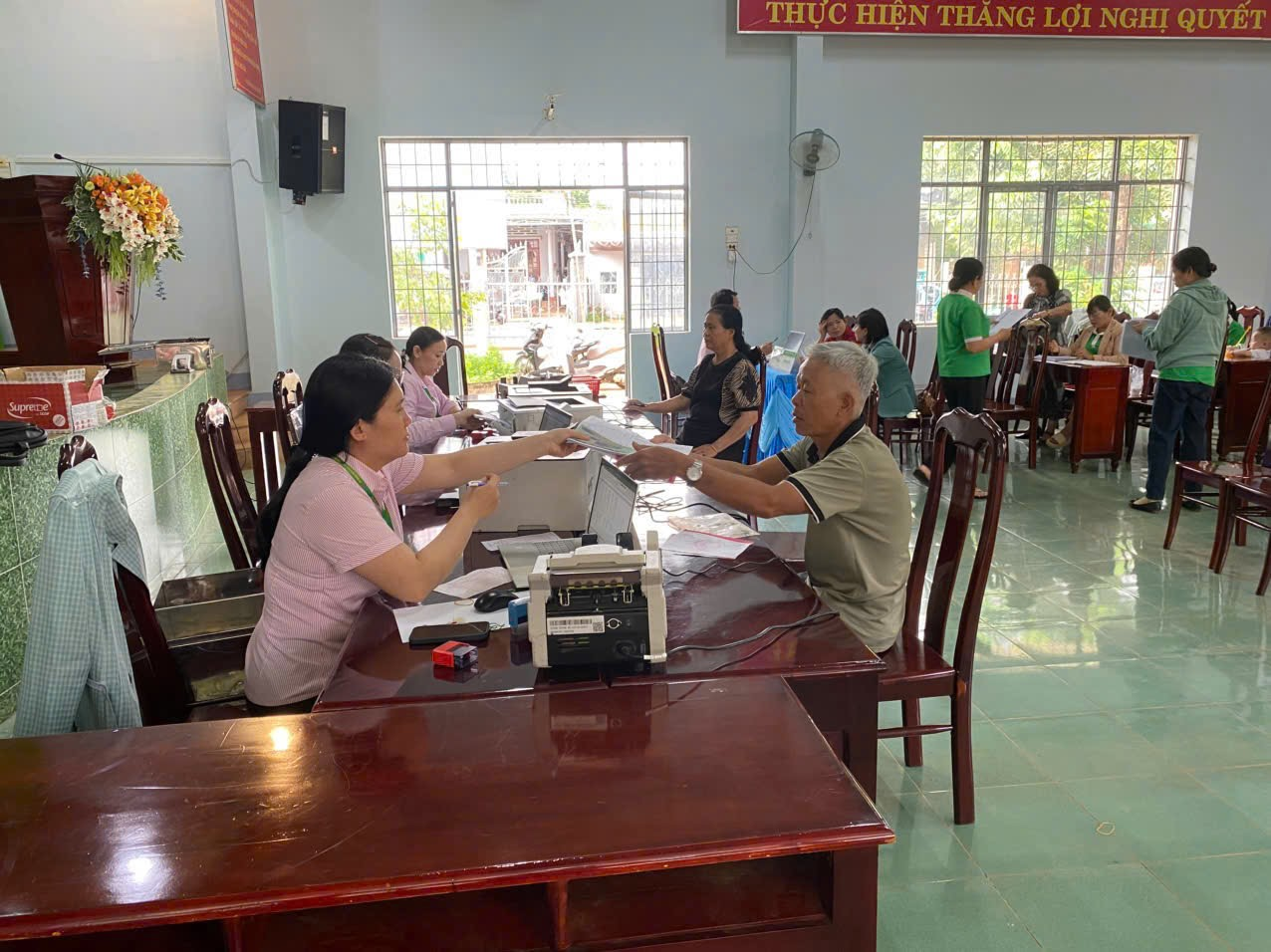 Tín dụng chính sách cùng sinh viên xã Quảng Phú, tỉnh Đăk Lăk tới giảng đường