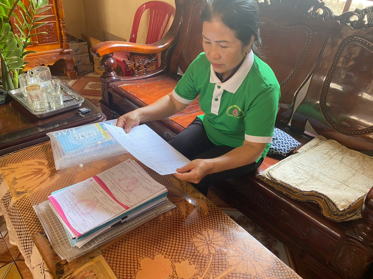 Chị Lưu Thị Viết tổ trưởng tổ vay vốn và tiết kiệm tiêu biểu trong công tác quản lý vốn vay Ngân hàng Chính sách xã hội