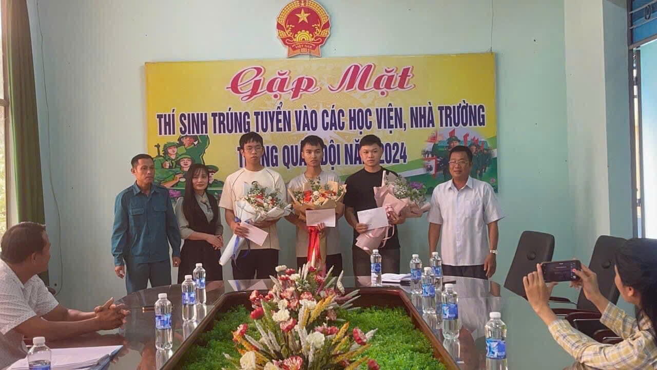ĐẢNG ỦY, UBND THỊ TRẤN QUẢNG PHÚ, HUYỆN CƯMGAR, TỈNH ĐĂK LĂK GẶP MẶT ĐỘNG VIÊN THÍ SINH TRÚNG TUYỂN VÀO CÁC HỌC VIỆN, NHÀ TRƯỜNG TRONG QUÂN ĐỘI NĂM 2024