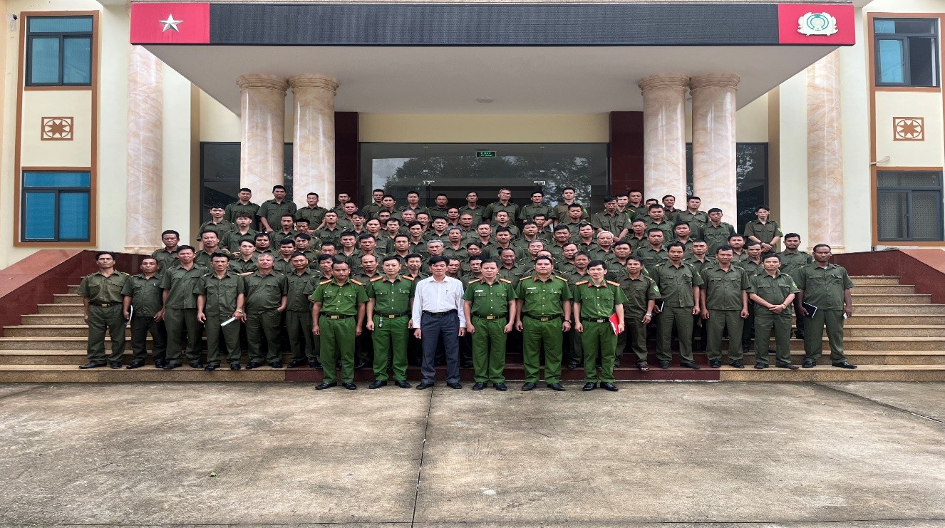 Công an xã Quảng Phú tổ chức Hội nghị làm việc với lực lượng tham gia bảo vệ an ninh, trật tự ở cơ sở
