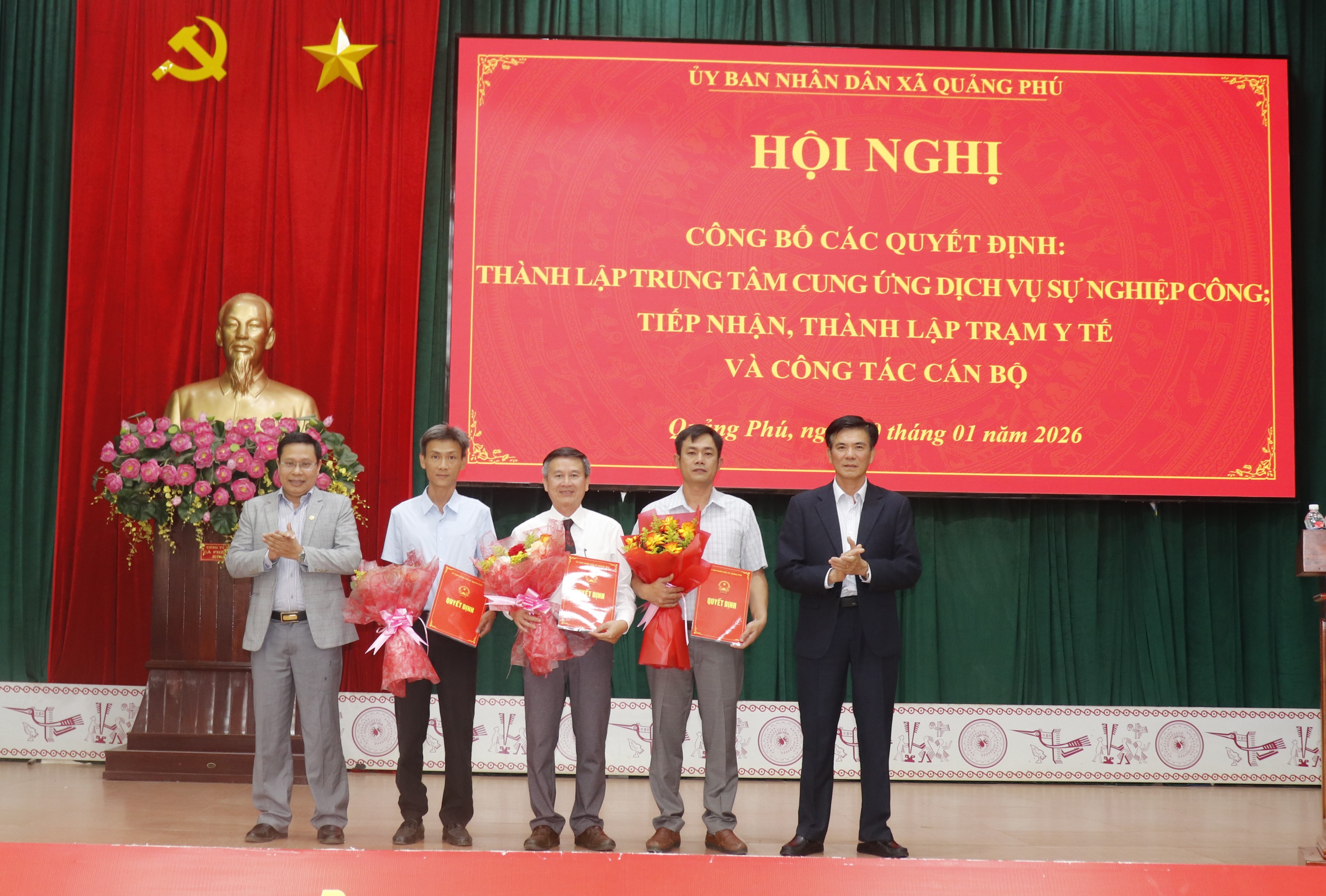 Thành lập Trung tâm Cung ứng dịch vụ sự nghiệp công, và thành lập Trạm y tế xã Quảng Phú