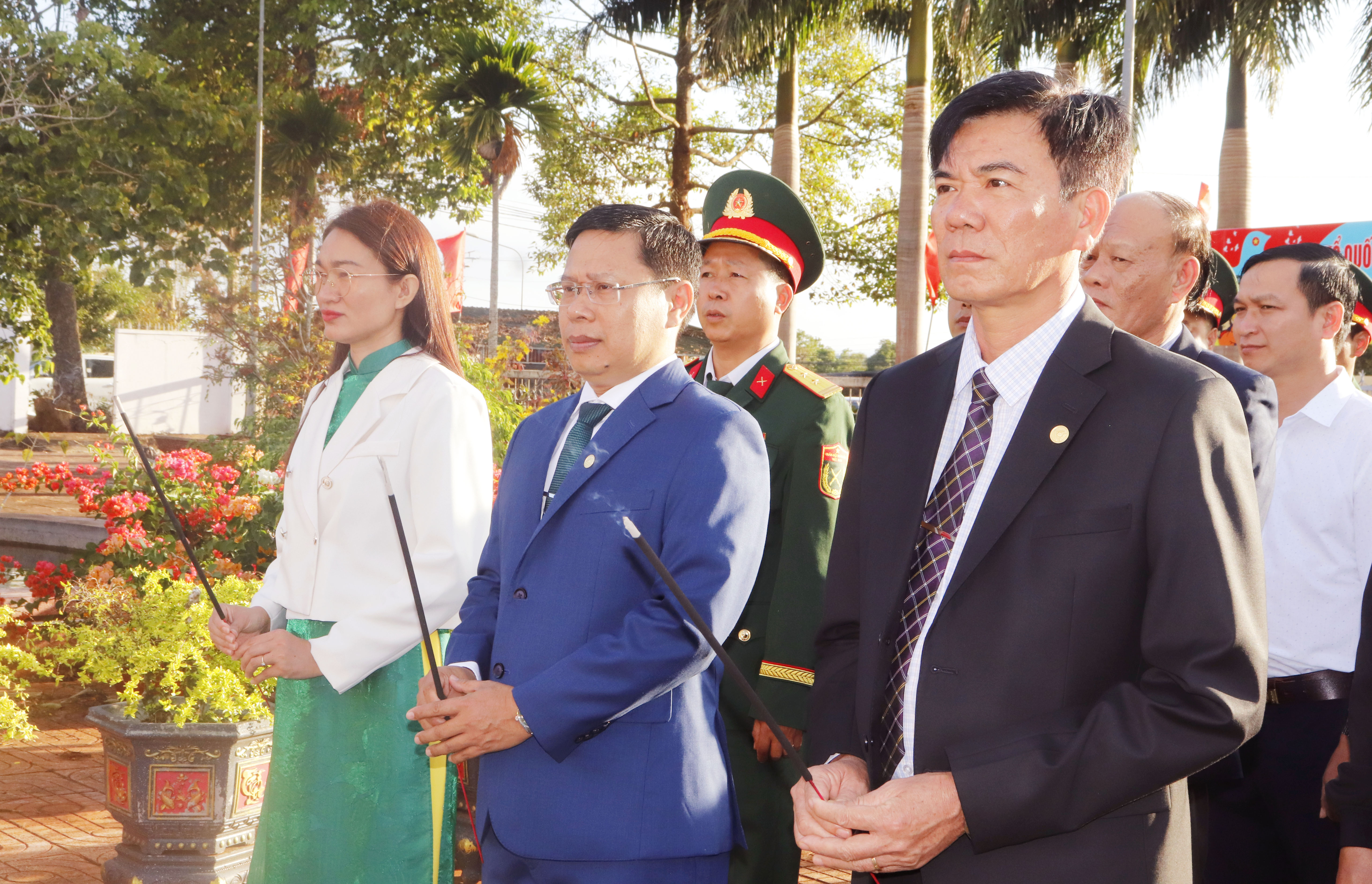 Lãnh đạo Đảng ủy, HĐND, UBND, Uỷ ban MTTQ xã Quảng Phú tổ chức viếng Nghĩa trang Liệt sĩ dịp tết Nguyên Đán Bính Ngọ năm 2026