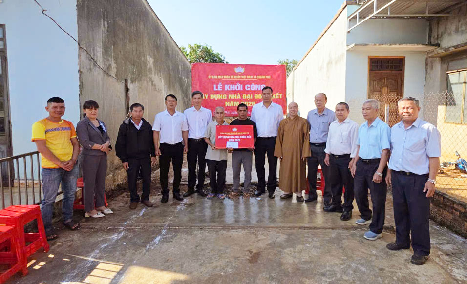 UBMTTQ Việt Nam xã Quảng Phú tổ chức khởi công nhà đại đoàn kết cho gia đình ông Đỗ Văn Tân, thôn Tiến Thịnh