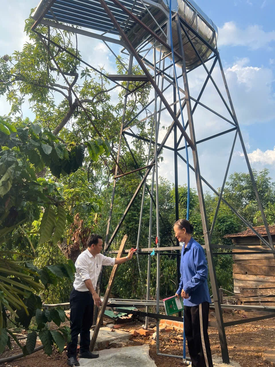 TIẾP TỤC TUYÊN TRUYỀN  CHO VAY CẤP NƯỚC SẠCH VÀ VỆ SINH MÔI TRƯỜNG NÔNG THÔN GÓP PHẦN CẢI THIỆN VÀ NÂNG CAO ĐỜI SỐNG NGƯỜI DÂN