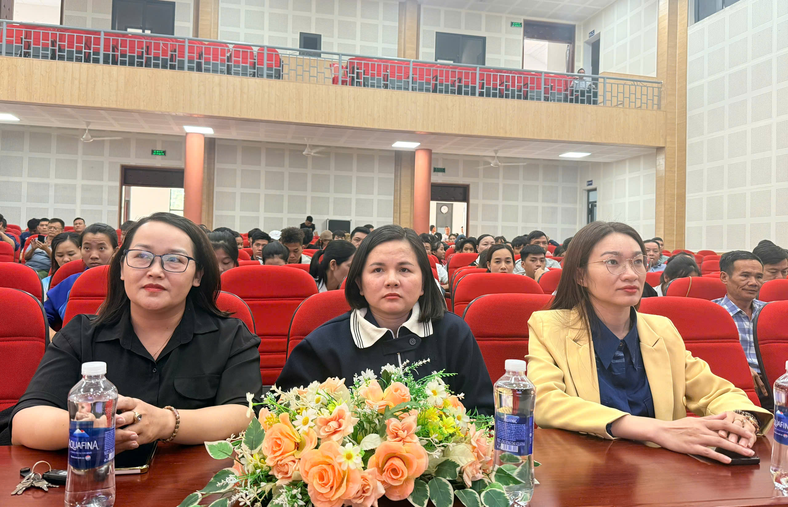 Các đại biểu tham dự lễ bế mạc. Ảnh T.Dũng