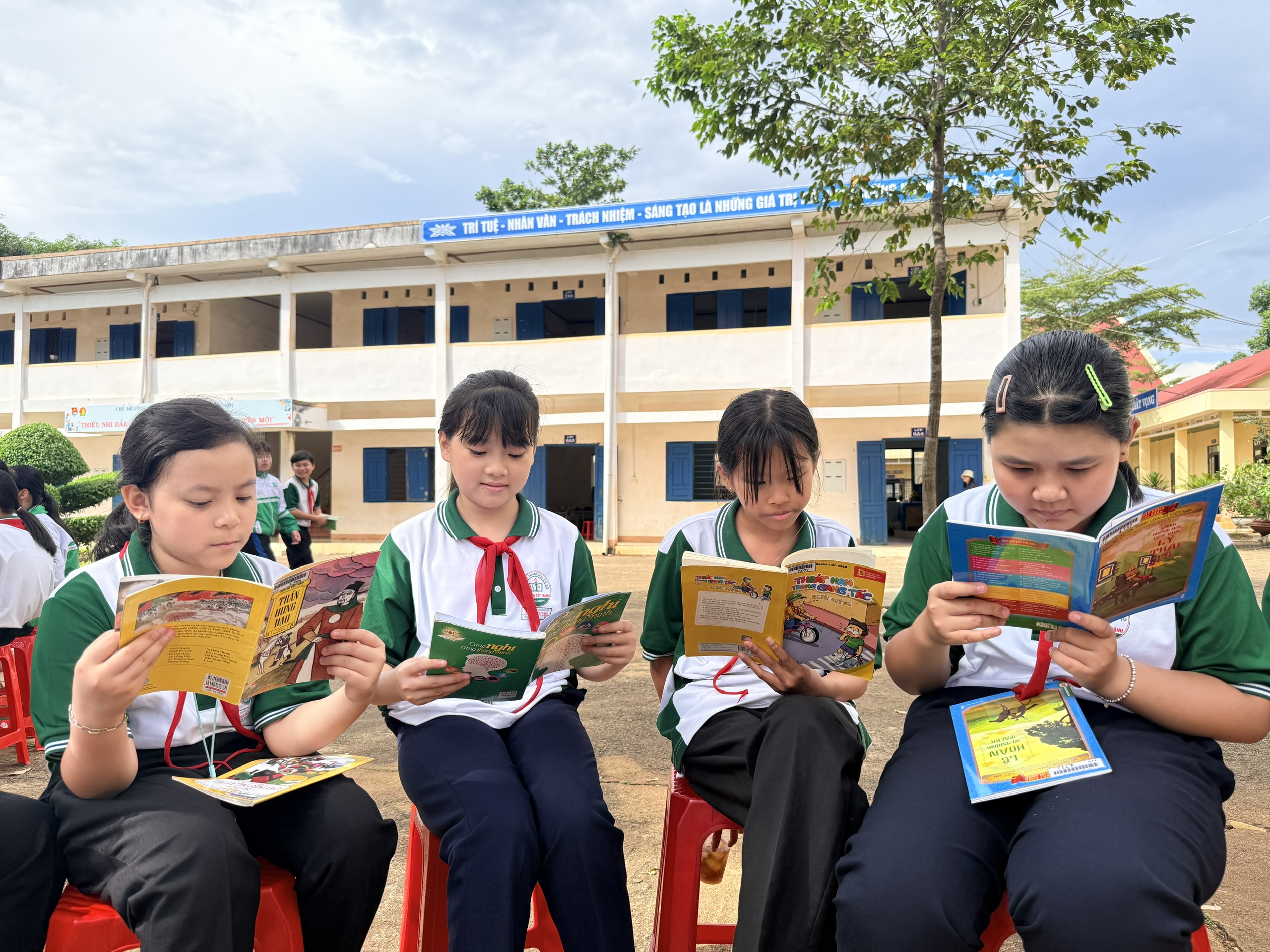 Chương trình Xe thư viện lưu động tại Trường THCS Nguyễn Tất Thành